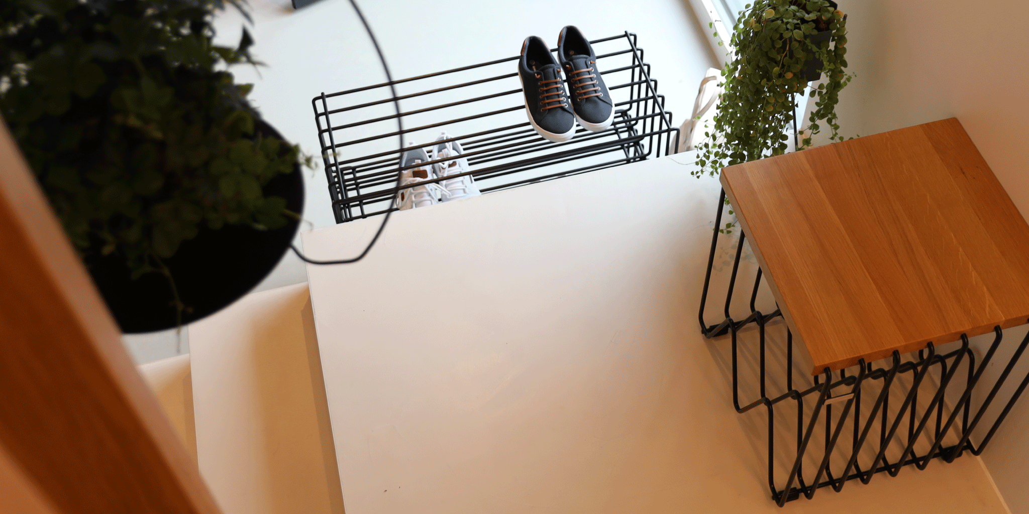 Beistelltisch mit Garderobe